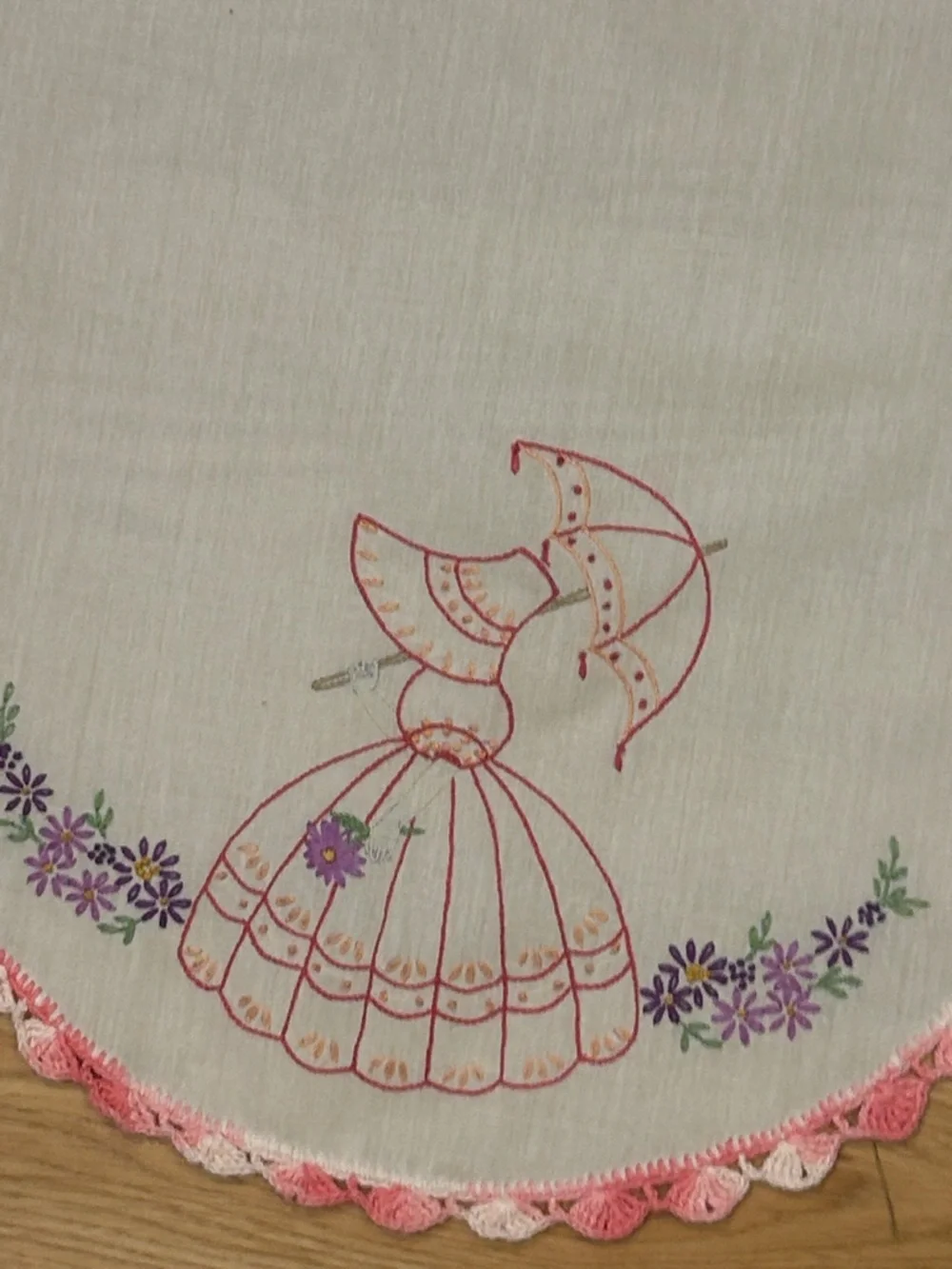 Embroidered Vintage-Style Table Runners - Floral & Pink Trim Qty 2 - Picture 6 of 14